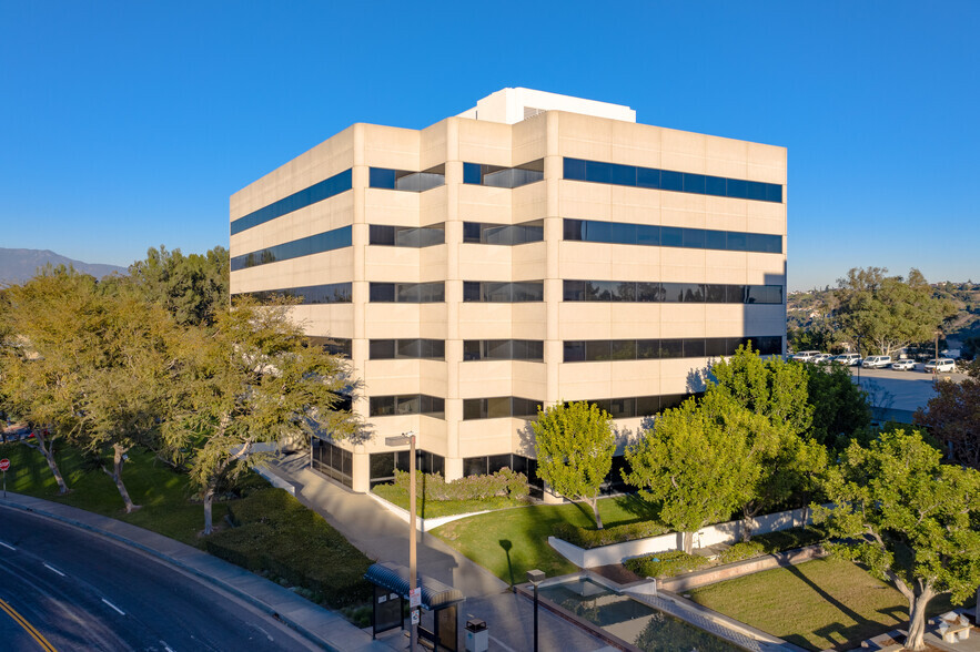 900 Corporate Center Dr, Monterey Park, CA à vendre - Photo principale - Image 1 de 1