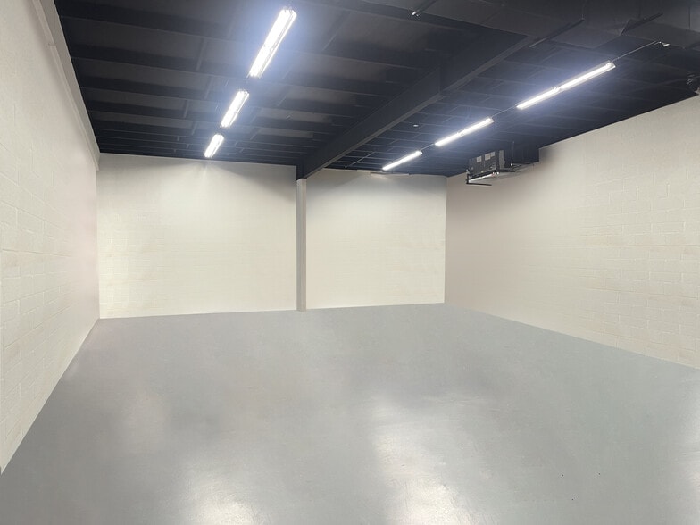 1725 Park Ln S, Jupiter, FL for lease - Interior Photo - Image 2 of 12