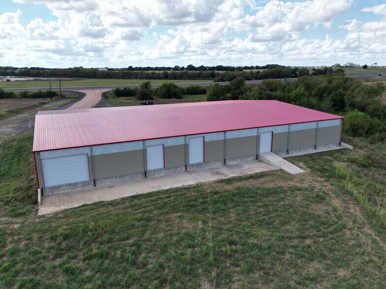 16832 US 290 W hwy, Burton, TX for lease - Building Photo - Image 3 of 4