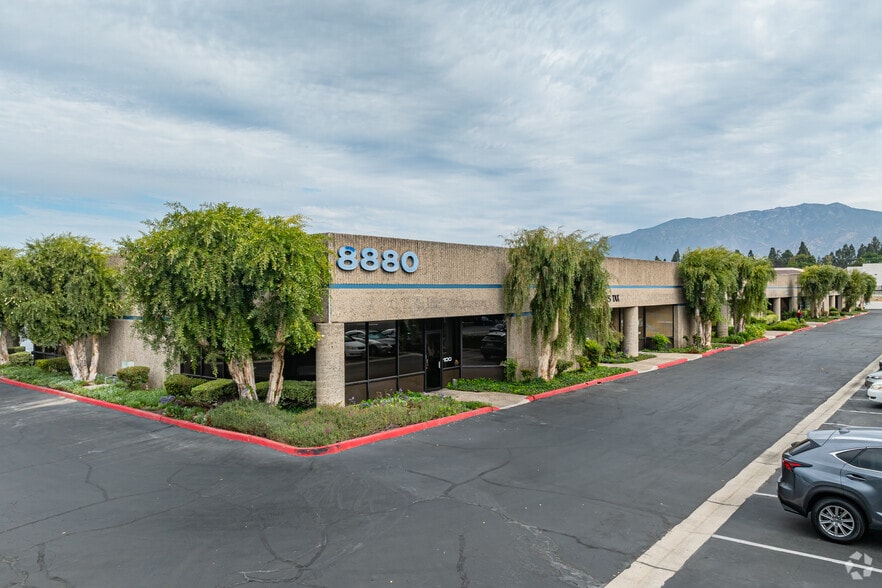 8880 Benson Ave, Montclair, CA for lease - Primary Photo - Image 1 of 4