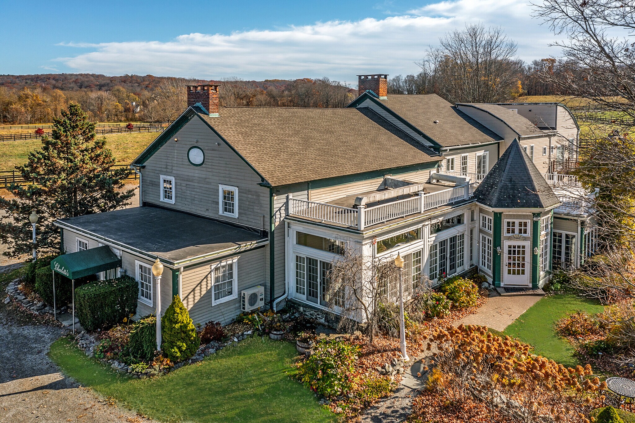 4258 Route 44, Millbrook, NY à vendre Photo du bâtiment- Image 1 de 37