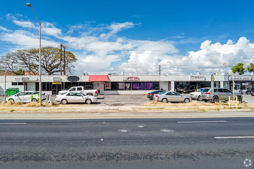 593 Kamehameha Hwy, Pearl City, HI à louer - Photo du bâtiment - Image 1 de 16