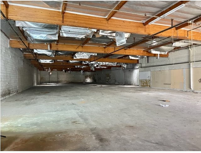 11019 Penrose St, Sun Valley, CA for sale - Interior Photo - Image 2 of 9