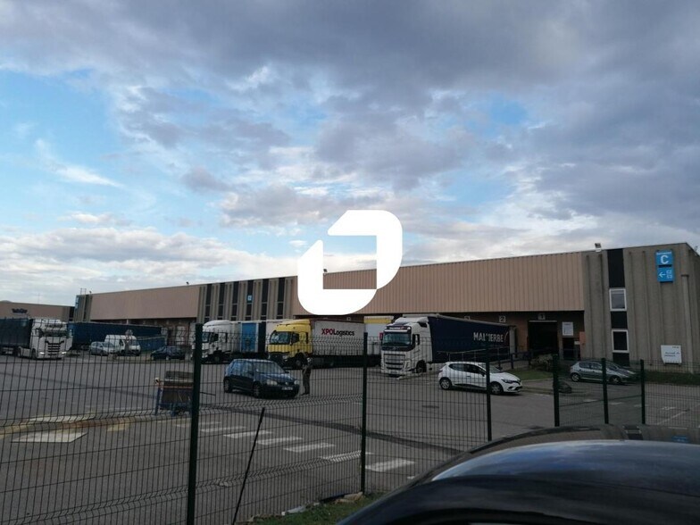 Flex in Corbas for lease - Building Photo - Image 2 of 10