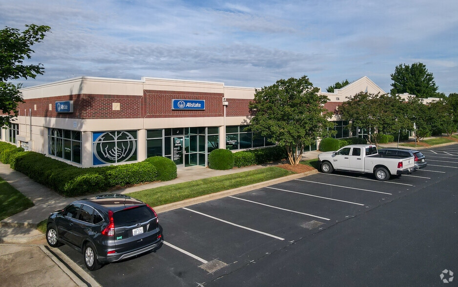 136 Corporate Park Dr, Mooresville, NC for lease - Primary Photo - Image 1 of 2