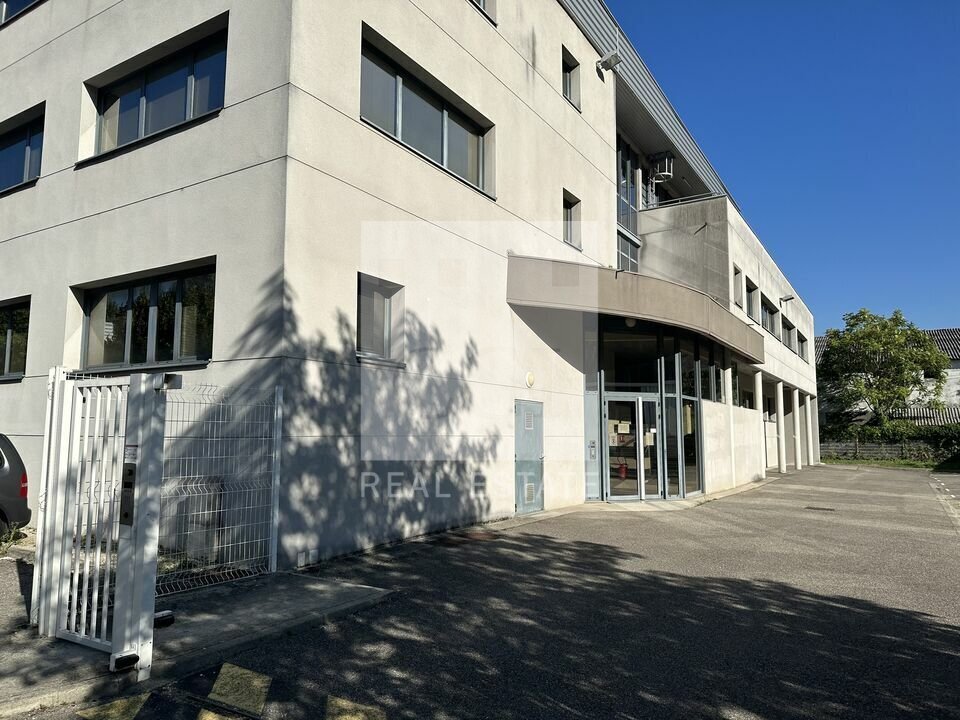 Office in Fontaine for lease Building Photo- Image 1 of 4