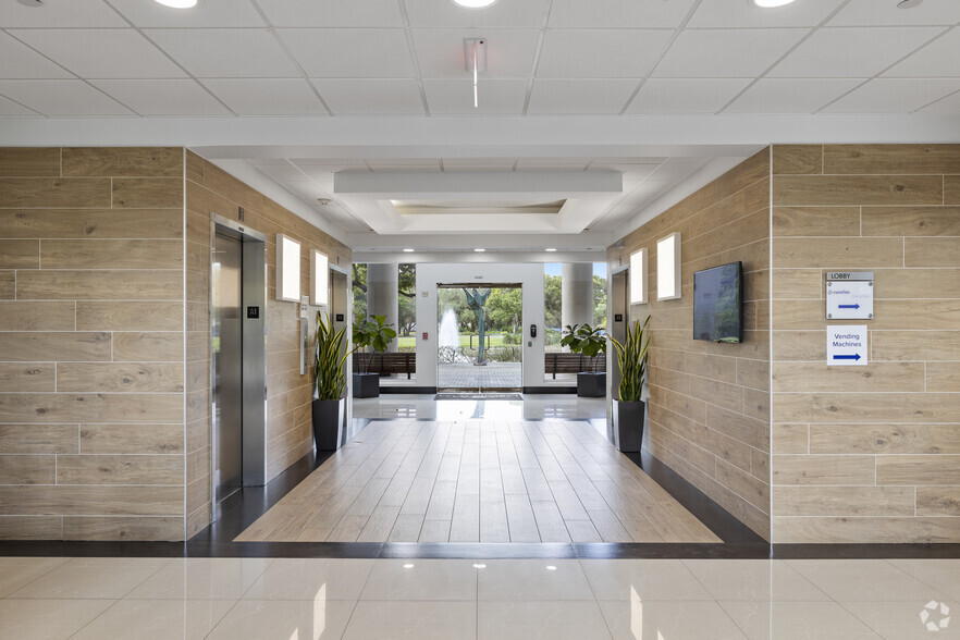 6301 NW 5th Way, Fort Lauderdale, FL for lease - Lobby - Image 3 of 4