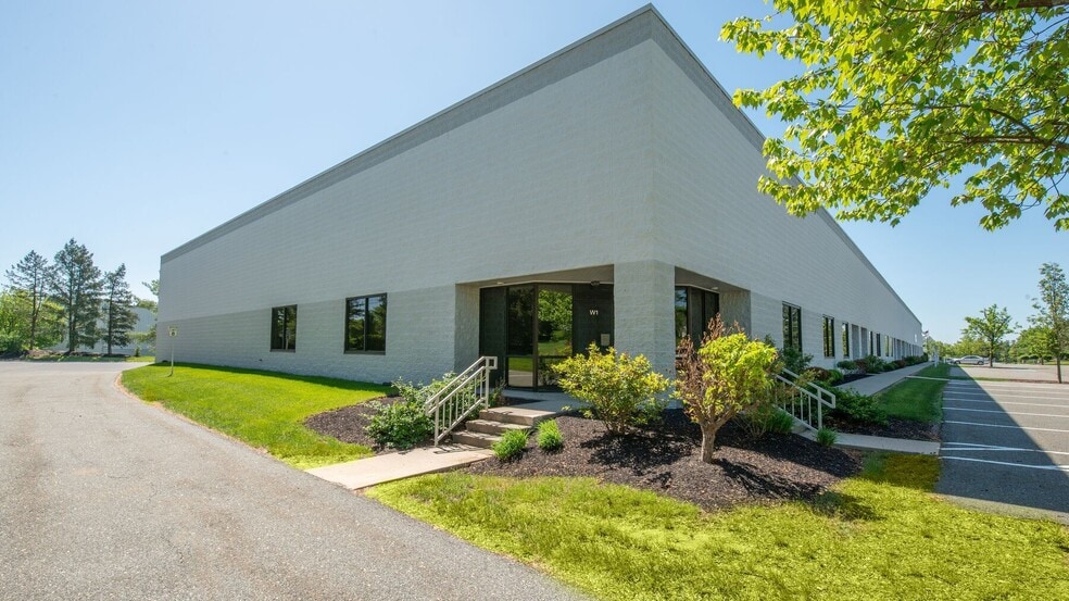 6520 Stonegate Dr, Allentown, PA for lease - Building Photo - Image 2 of 5