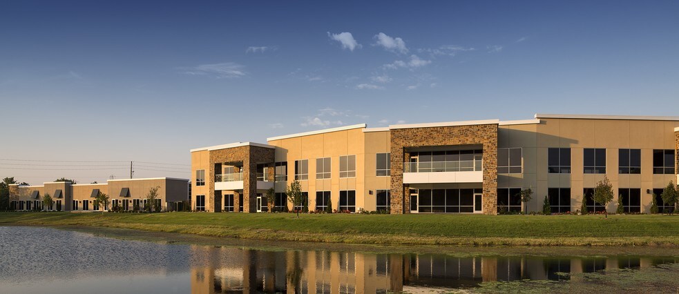 10111 E 21st St N, Wichita, KS à louer - Photo du bâtiment - Image 3 de 13