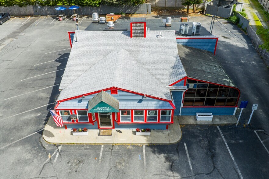 618 Craigville Beach Rd, Centerville, MA à vendre - Photo du bâtiment - Image 2 de 6