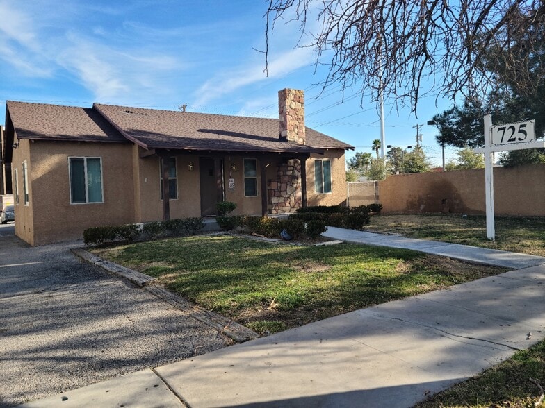 725 S 6th St, Las Vegas, NV for lease - Building Photo - Image 3 of 18
