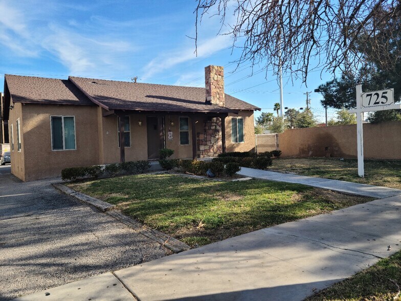 725 S 6th St, Las Vegas, NV à louer - Photo du bâtiment - Image 3 de 18