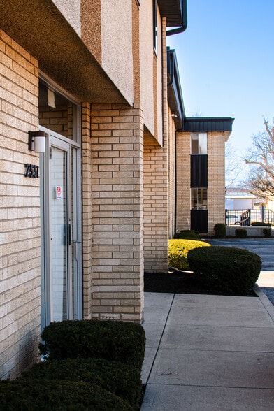 5555 N Tacoma Ave, Indianapolis, IN for lease - Building Photo - Image 2 of 11