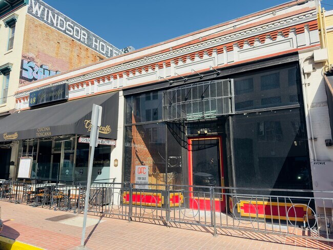 Plus de détails pour 827-835 4th Ave, San Diego, CA - Commerce de détail à louer