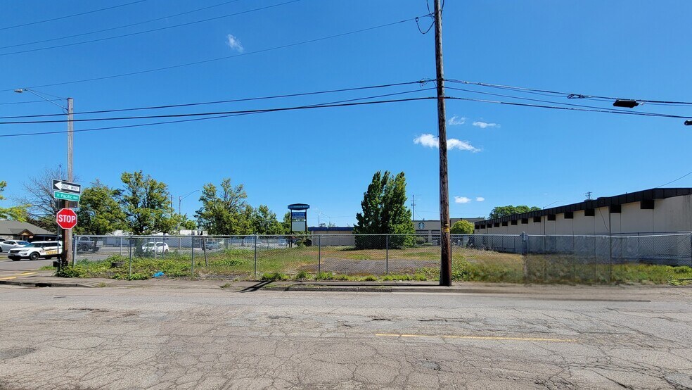 902 Pacific Blvd SE, Albany, OR à vendre - Photo du bâtiment - Image 2 de 12