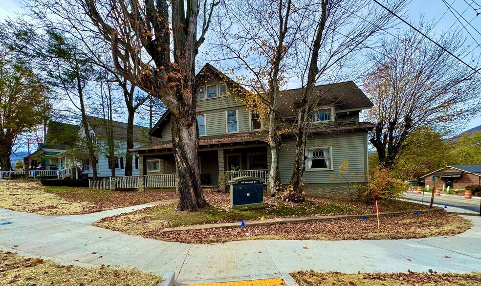 99 Walnut St, Waynesville, NC à vendre - Photo du bâtiment - Image 2 de 53