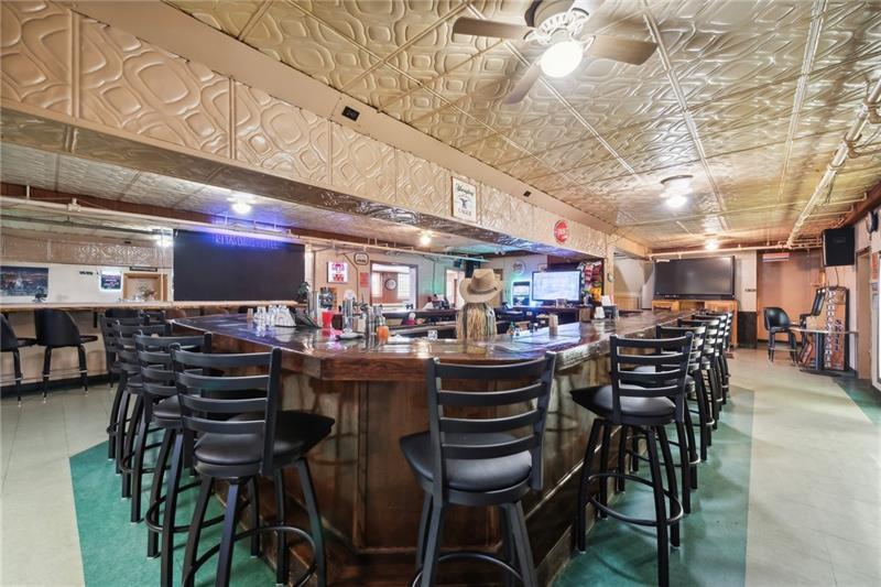 2029 PA-981, New Alexandria, PA for sale - Interior Photo - Image 3 of 13