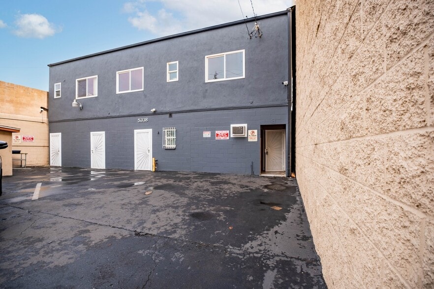 5338 Vineland Ave, North Hollywood, CA à louer - Photo du bâtiment - Image 2 de 20