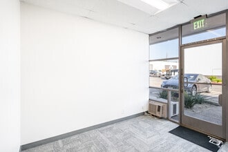 600 S Grand Ave, Santa Ana, CA à louer Hall d’entrée- Image 1 de 2