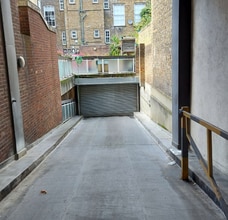 24 Eagle St, Londres à louer Photo du bâtiment- Image 1 de 1