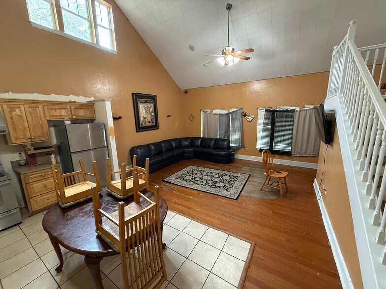 2618 NW 6th dr, Gainesville, FL for lease - Building Photo - Image 3 of 19