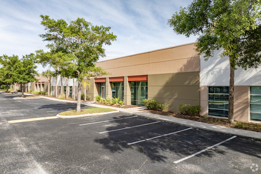 10441 University Center Dr, Tampa, FL for lease - Building Photo - Image 3 of 6