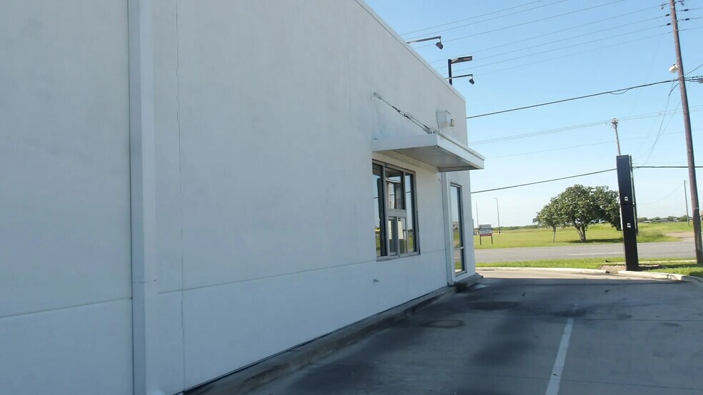 505 E Edinburg Ave, Elsa, TX à louer - Photo du bâtiment - Image 3 de 9