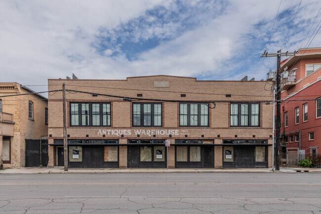 Plus de détails pour 1405 S Flores St, San Antonio, TX - Multi-résidentiel à vendre