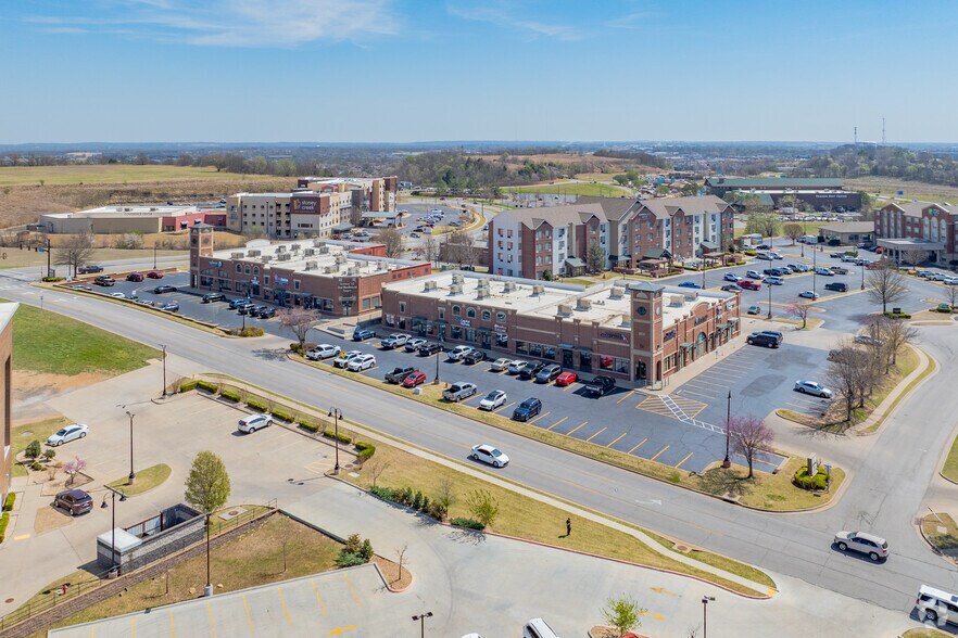 Village At Stone Wood Hills Retail I portefeuille de 2 propriétés à vendre sur LoopNet.ca - Aérien - Image 2 de 9