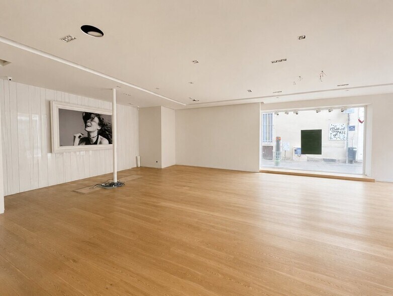 Retail in Chalon-sur-Saône for lease - Interior Photo - Image 2 of 8