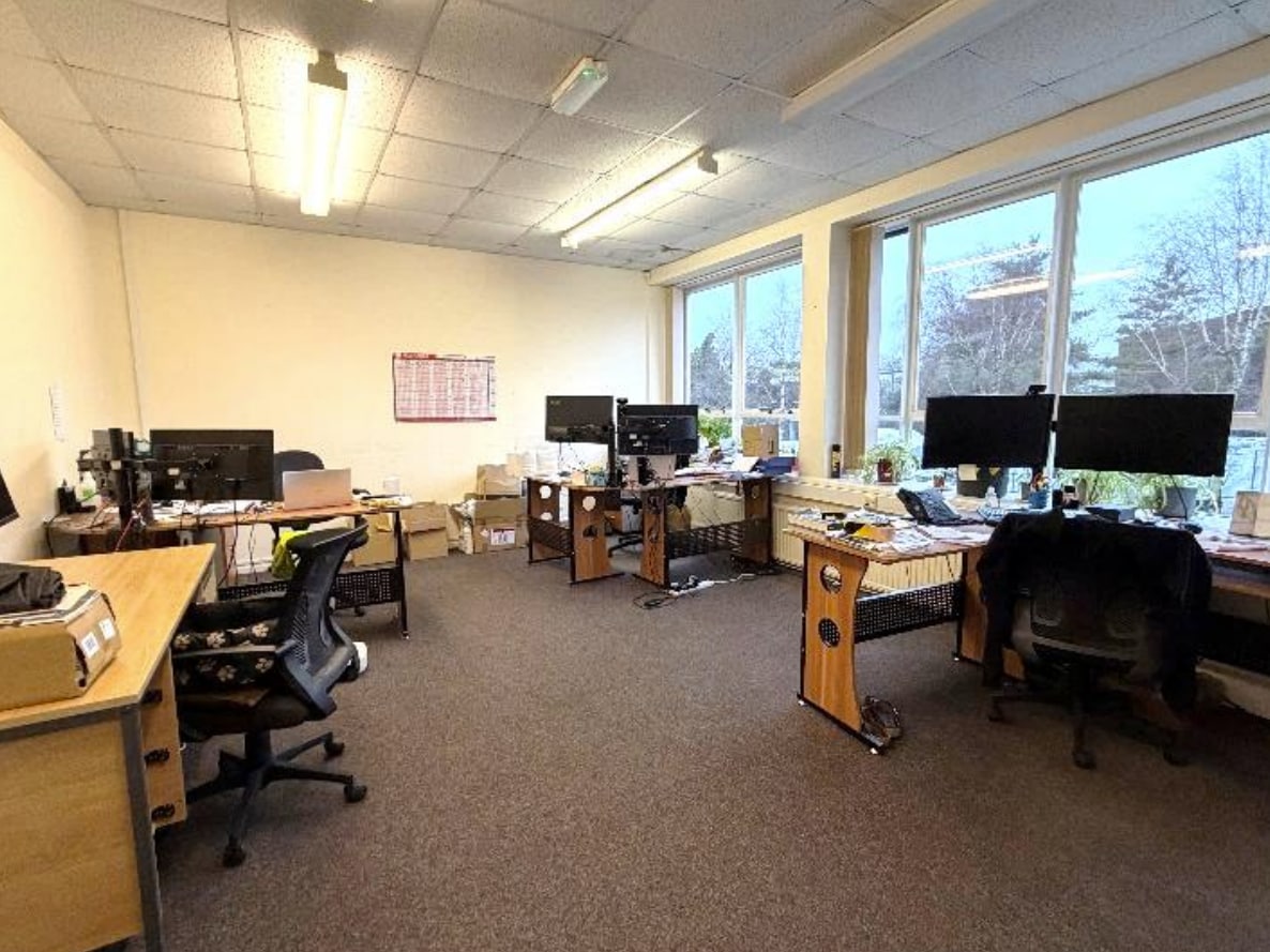 Battle Rd, Newton Abbot for lease Interior Photo- Image 1 of 3