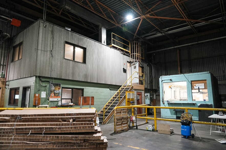 3363 Davis Rd, Thorold, ON à louer - Photo du bâtiment - Image 3 de 11