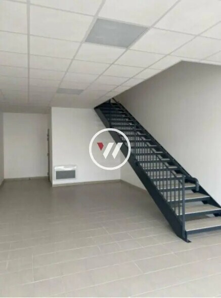 Flex in Persan for sale - Interior Photo - Image 2 of 7