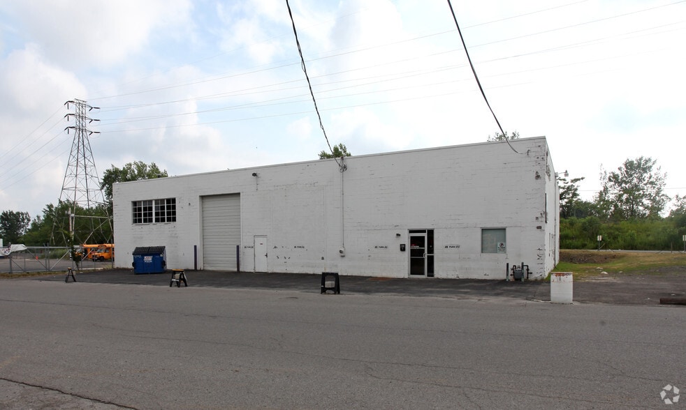 747 Walden Ave, Buffalo, NY for lease - Primary Photo - Image 1 of 7