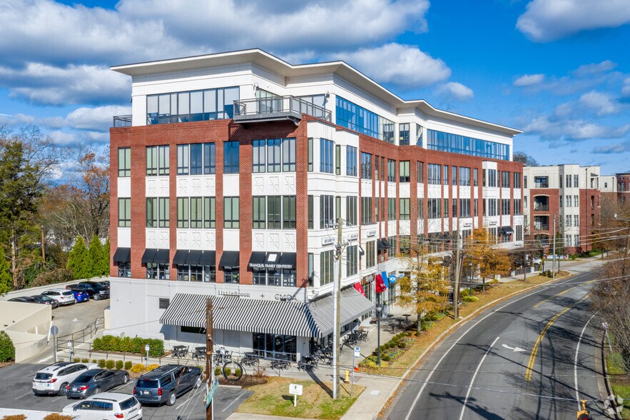2820 Selwyn Ave, Charlotte, NC à louer - Photo du bâtiment - Image 2 de 10