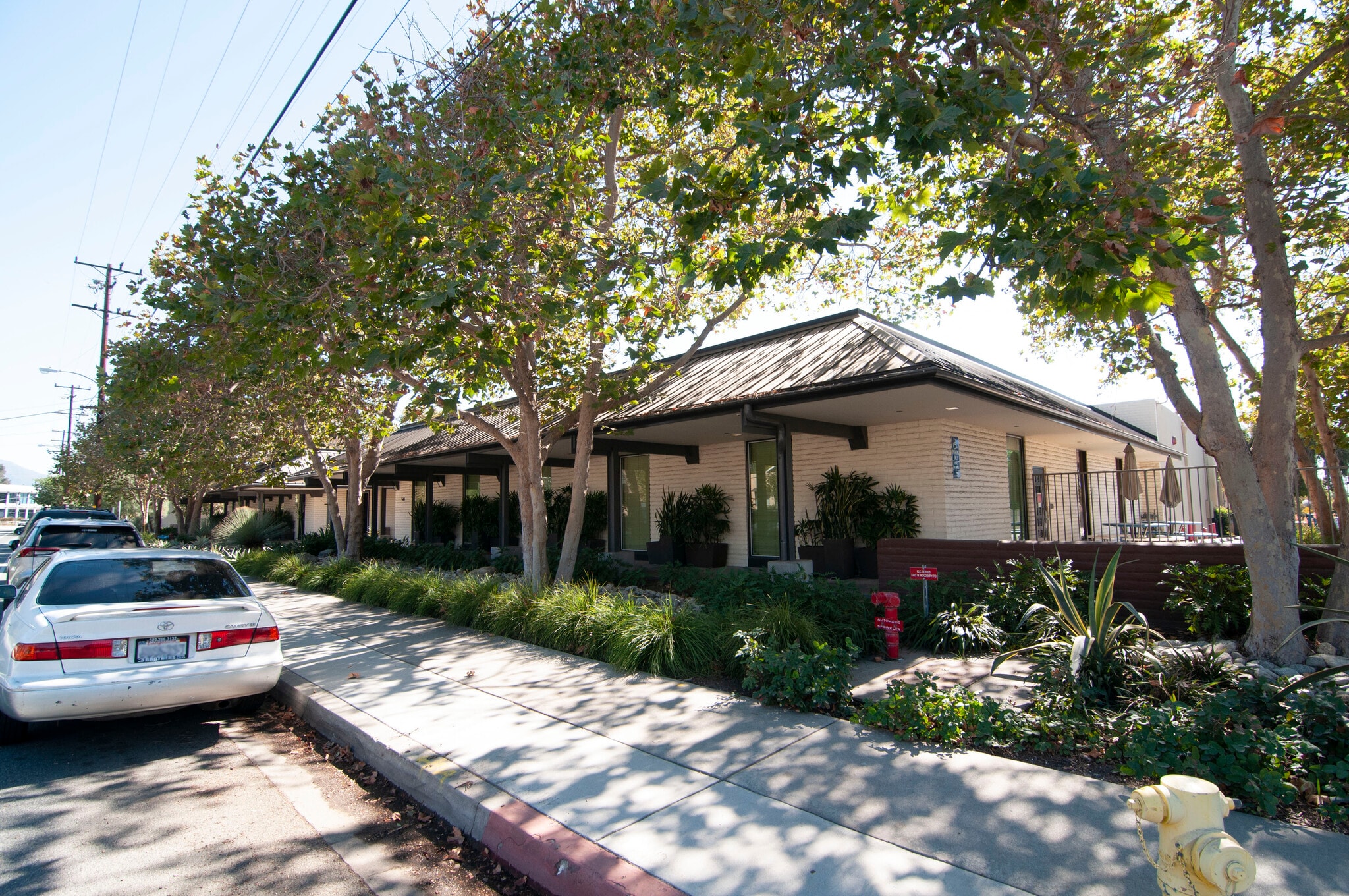 540 W Woodbury Rd, Altadena, CA à louer Photo du bâtiment- Image 1 de 3