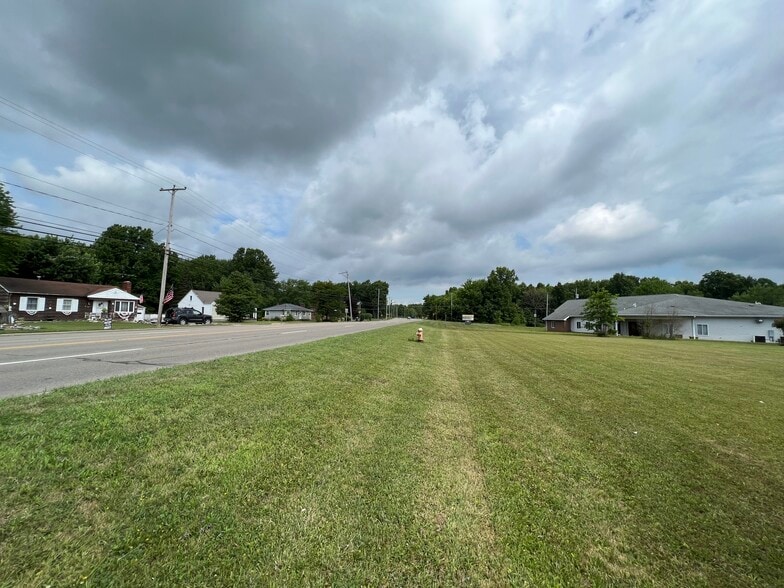 171 N Canfield Niles Rd, Austintown, OH à vendre - Photo du bâtiment - Image 3 de 13