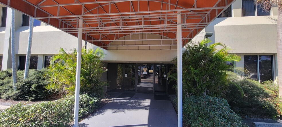 3949 Evans Ave, Fort Myers, FL à vendre - Photo du bâtiment - Image 3 de 13