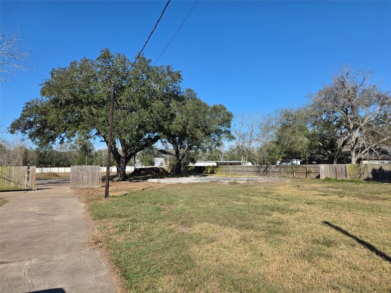 414 Gordy Rd, Bacliff, TX for lease - Building Photo - Image 2 of 12