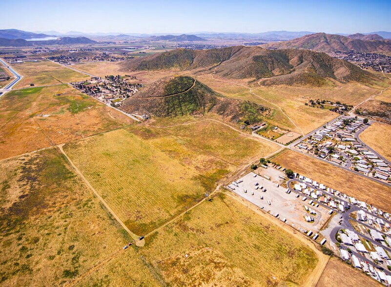 California Ave & Lyn Ave, Hemet, CA à vendre - Photo du bâtiment - Image 1 de 5