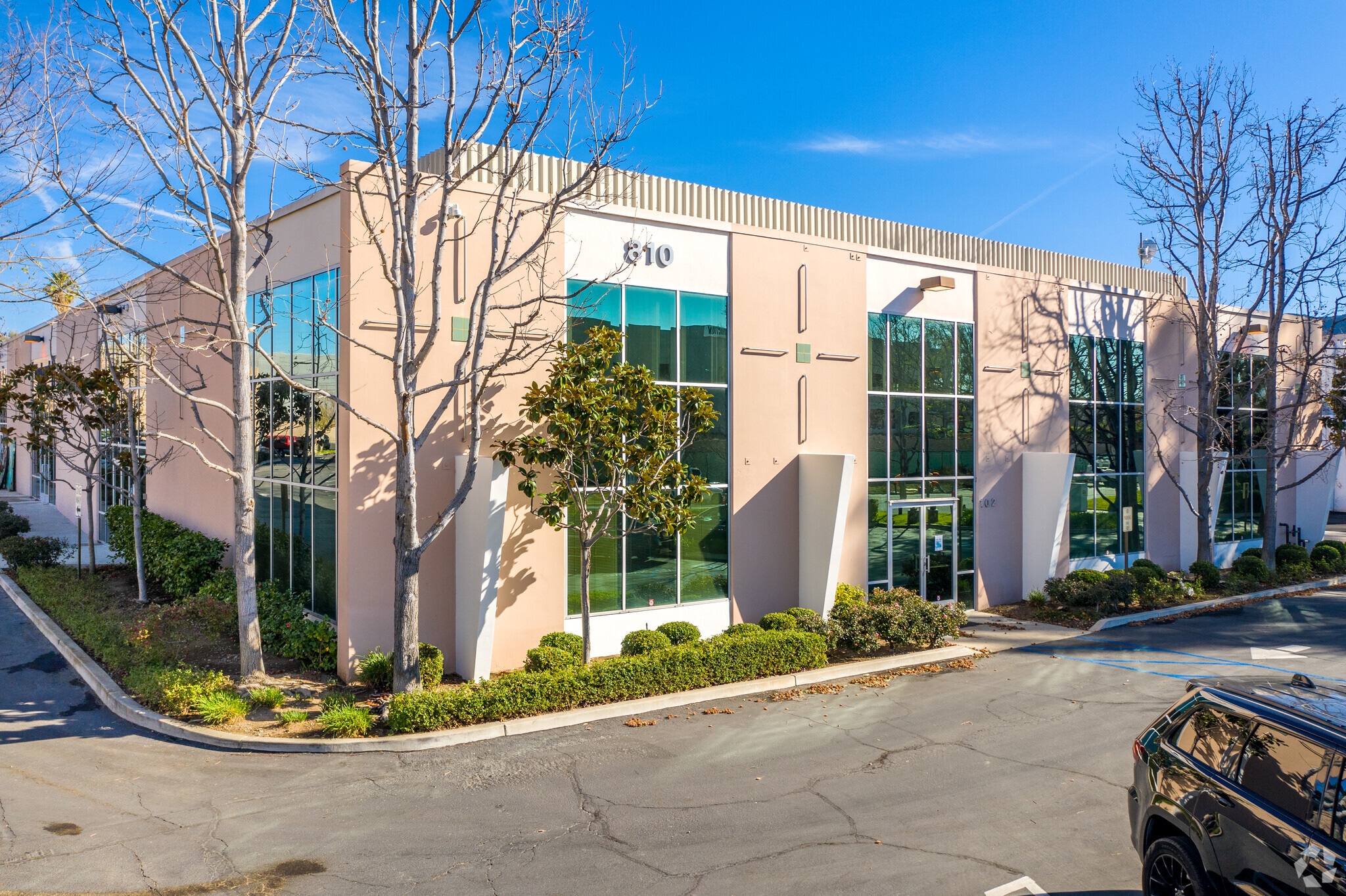 810 Lawrence Dr, Thousand Oaks, CA à louer Photo du bâtiment- Image 1 de 8
