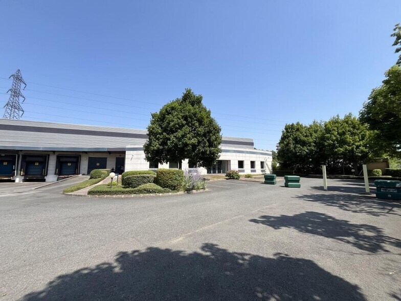Flex in Lisses for lease - Building Photo - Image 2 of 13