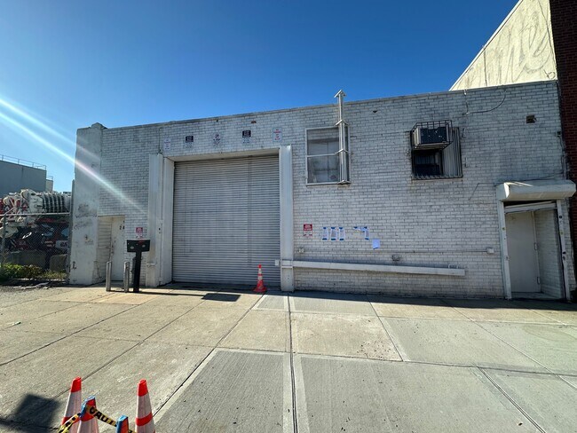 More details for 245 Green St, Brooklyn, NY - Industrial for Lease