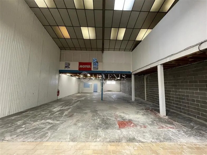 Flex in Seclin for lease - Building Photo - Image 2 of 8