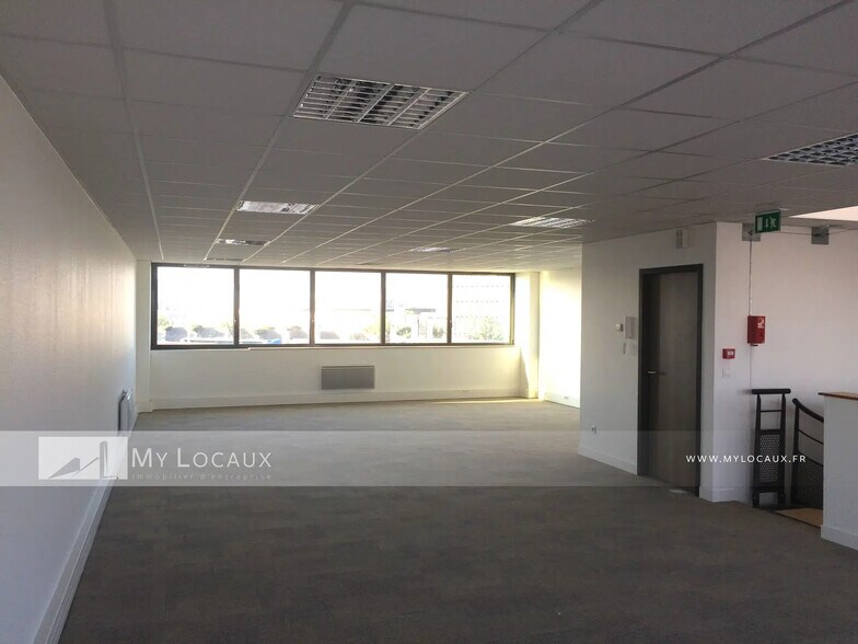 3 Route De La Révolte, Saint-Denis à louer - Photo du bâtiment - Image 3 de 15