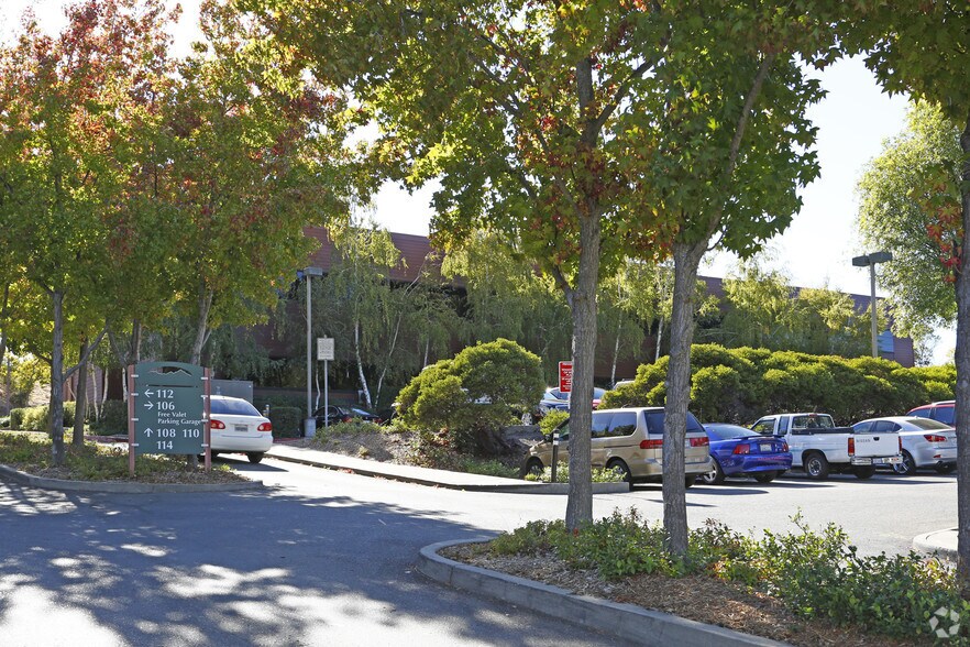 106-114 La Casa Via, Walnut Creek, CA à louer - Photo du bâtiment - Image 2 de 5