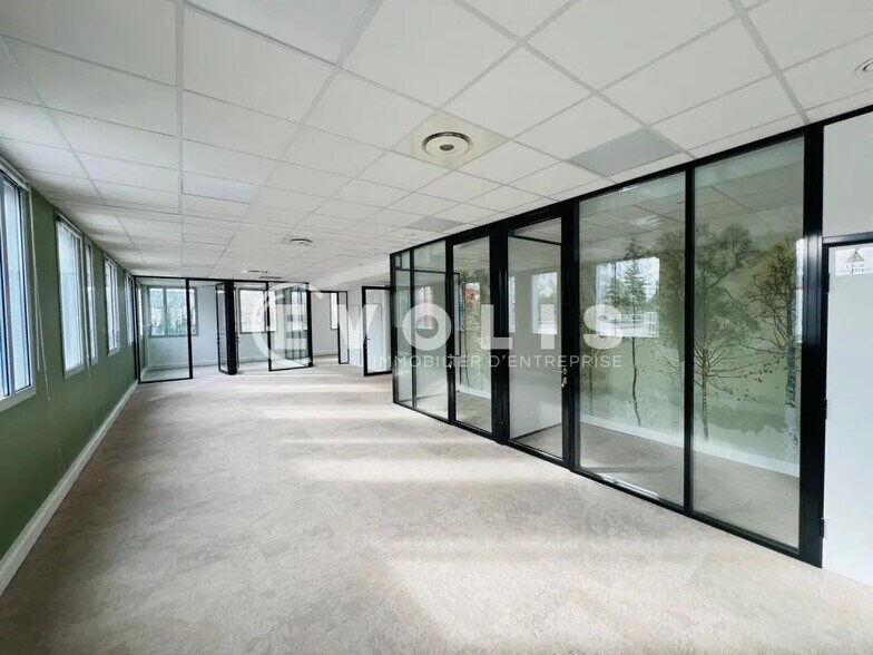 11 Boulevard Archimède, Champs-sur-Marne for lease - Interior Photo - Image 2 of 10