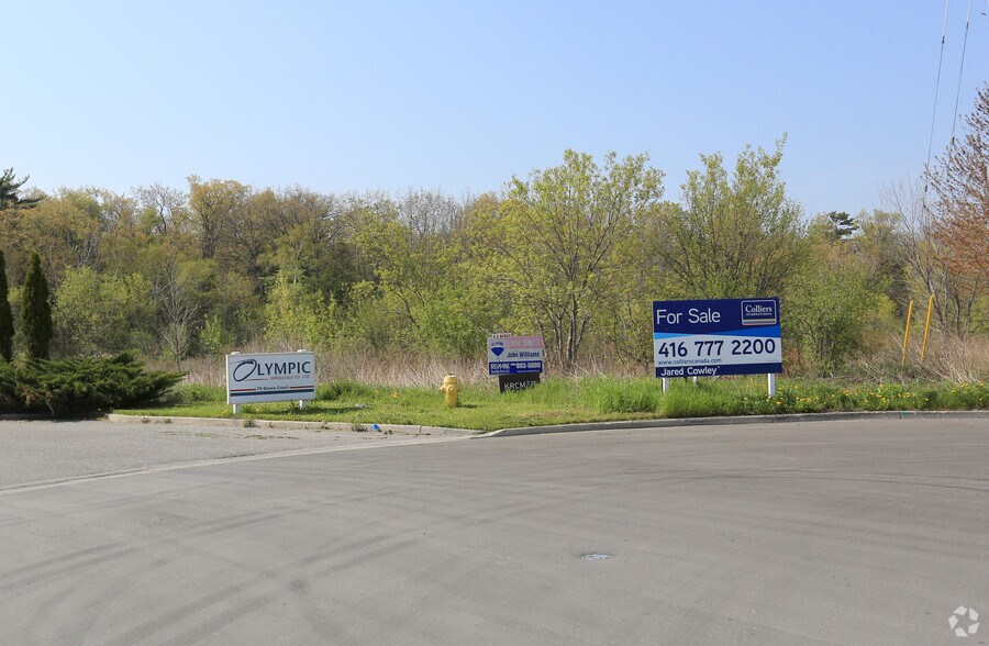 55 Green Ct, Ajax, ON for sale - Building Photo - Image 2 of 13