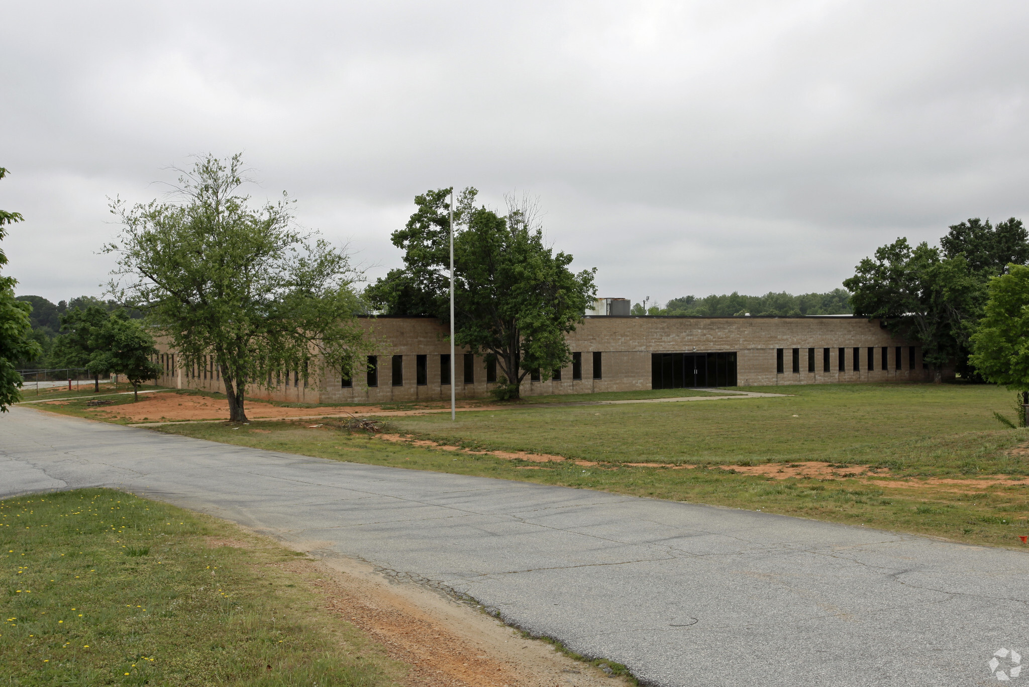 2 Tungsten Way, Duncan, SC for lease Primary Photo- Image 1 of 7