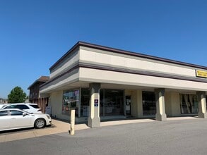411-457 Standale Plz NW, Grand Rapids, MI for lease Building Photo- Image 1 of 6